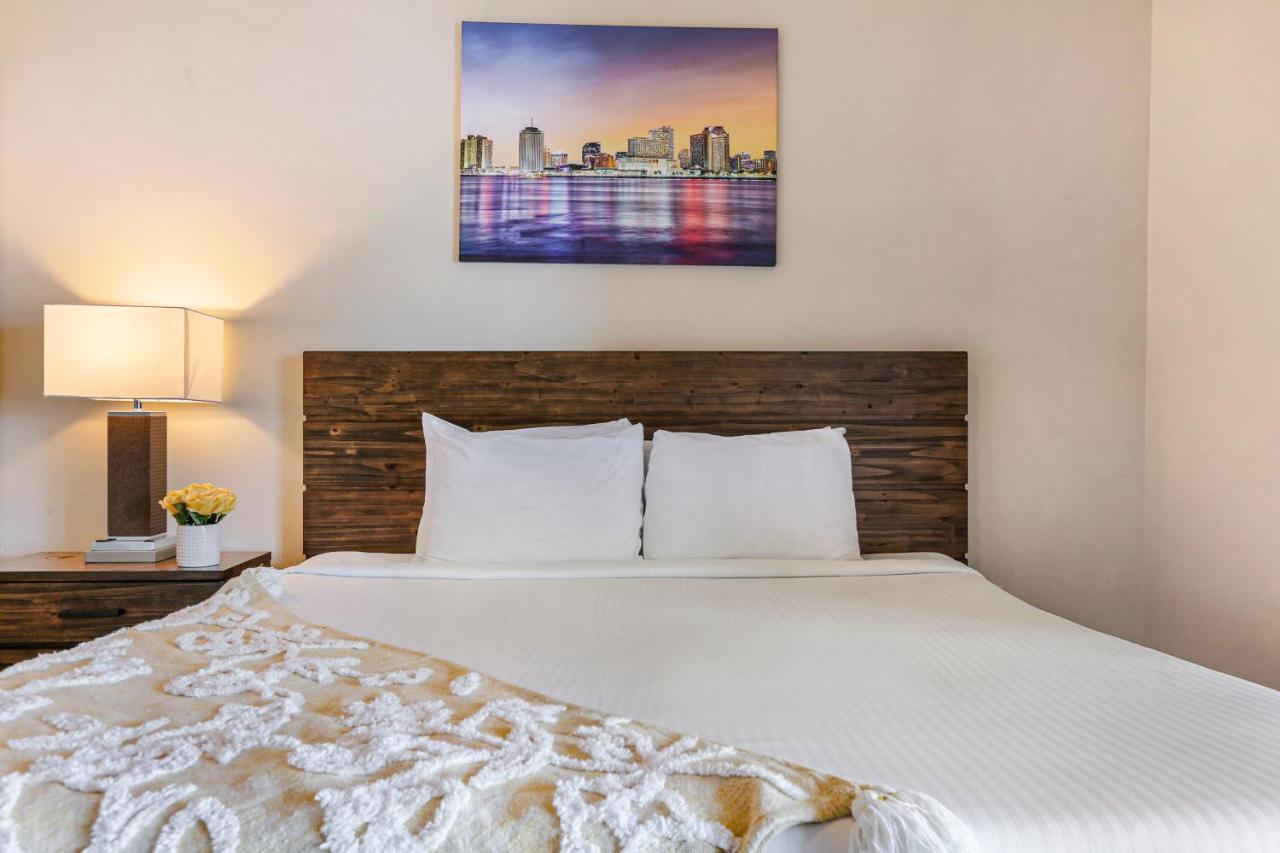Modern Close To Attractions * New Orleans