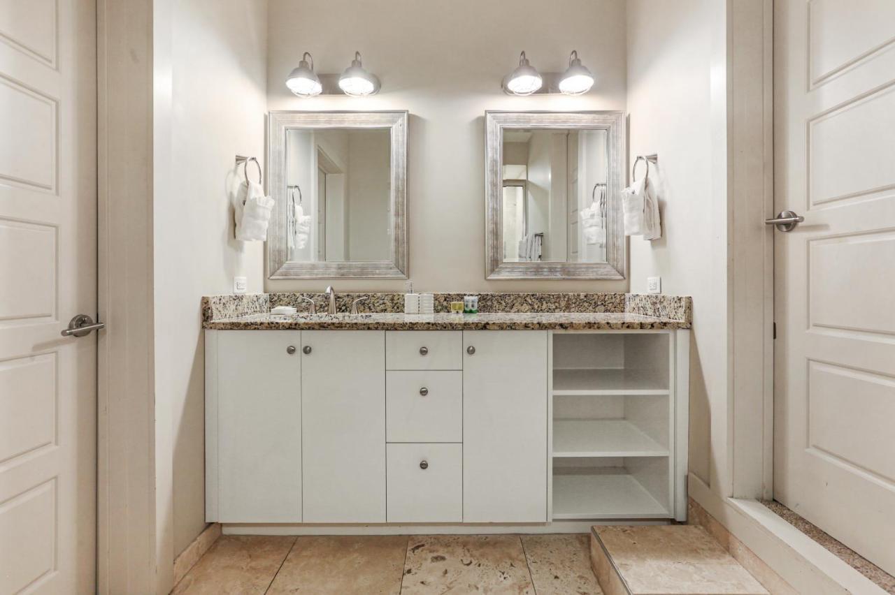Modern Close To Attractions Apartment