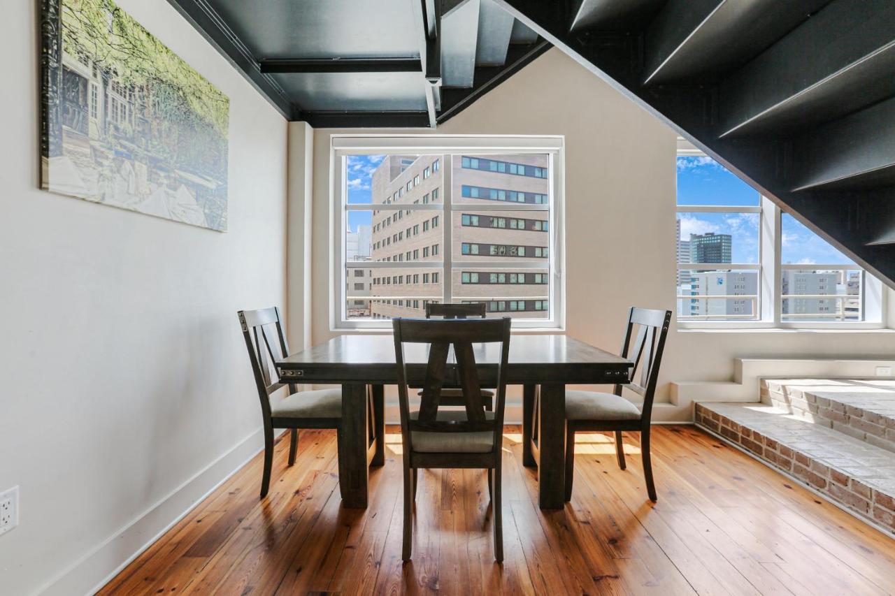 Modern Close To Attractions Apartment