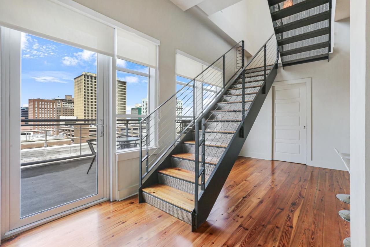 Modern Close To Attractions Apartment