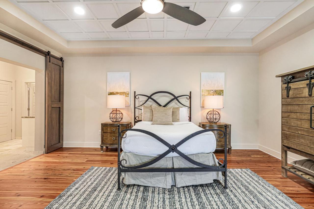 Modern Close To Attractions *