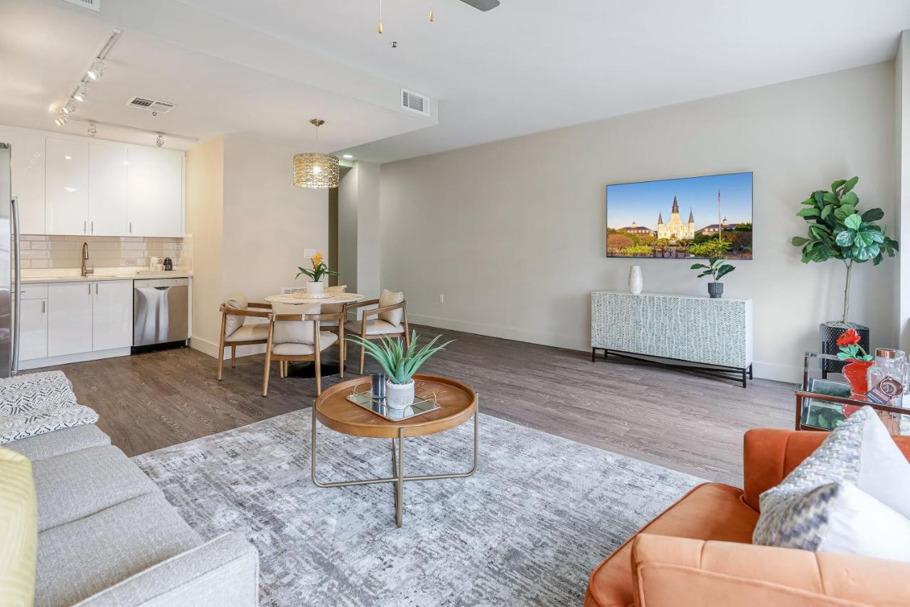 Modern Close To Attractions Apartment