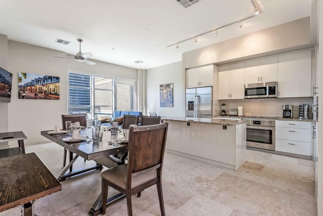 Modern Close To Attractions Apartment